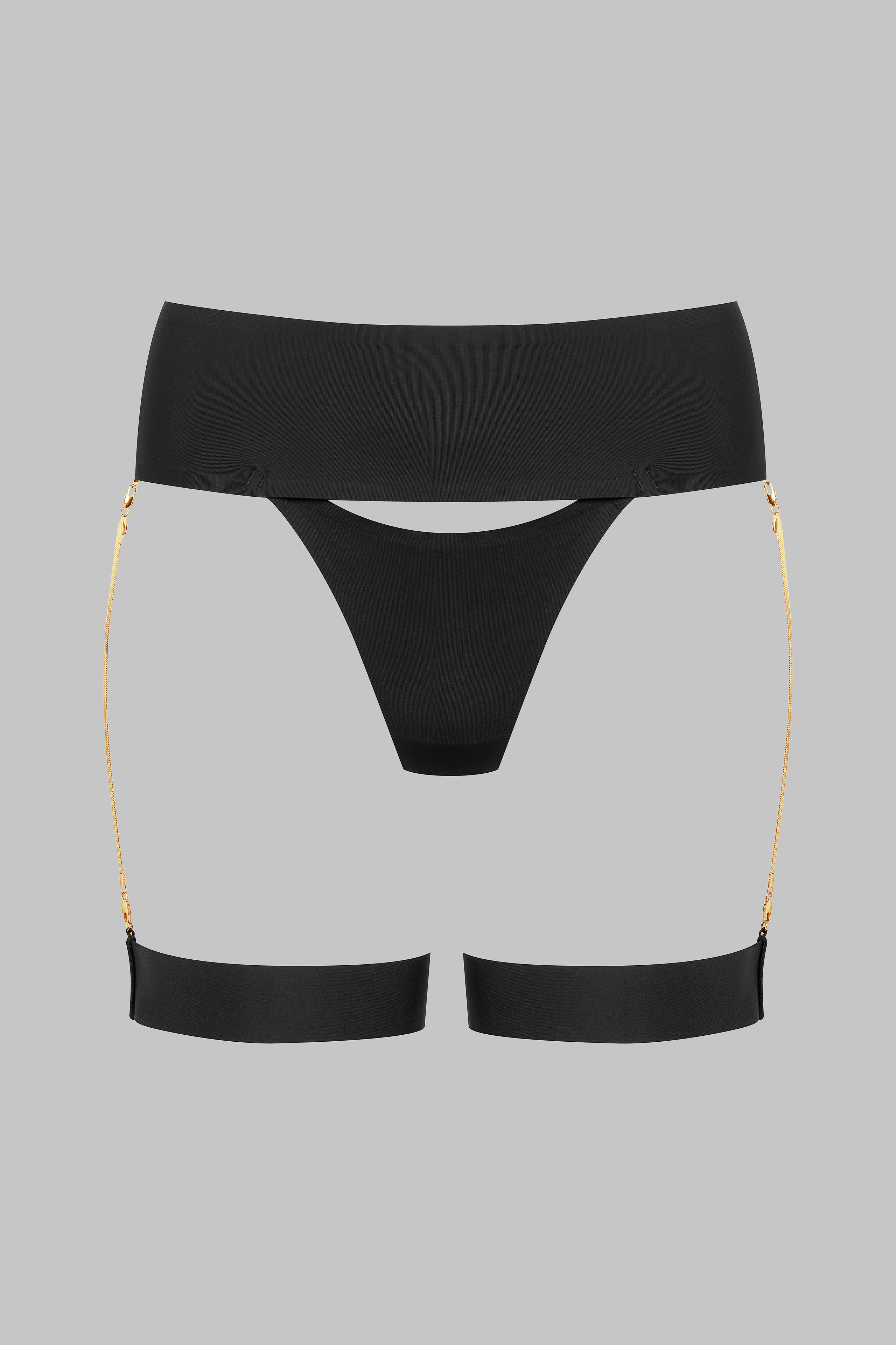 Tanga mit Strumpfhaltern und Schmuck - Tapage Nocturne