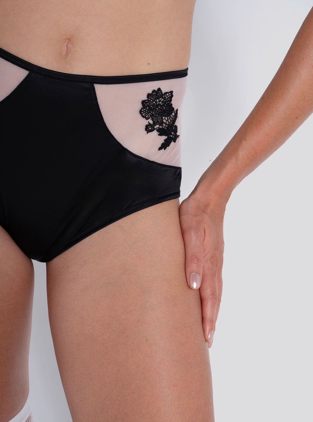 Marie-Antoinette high-waisted panties Black